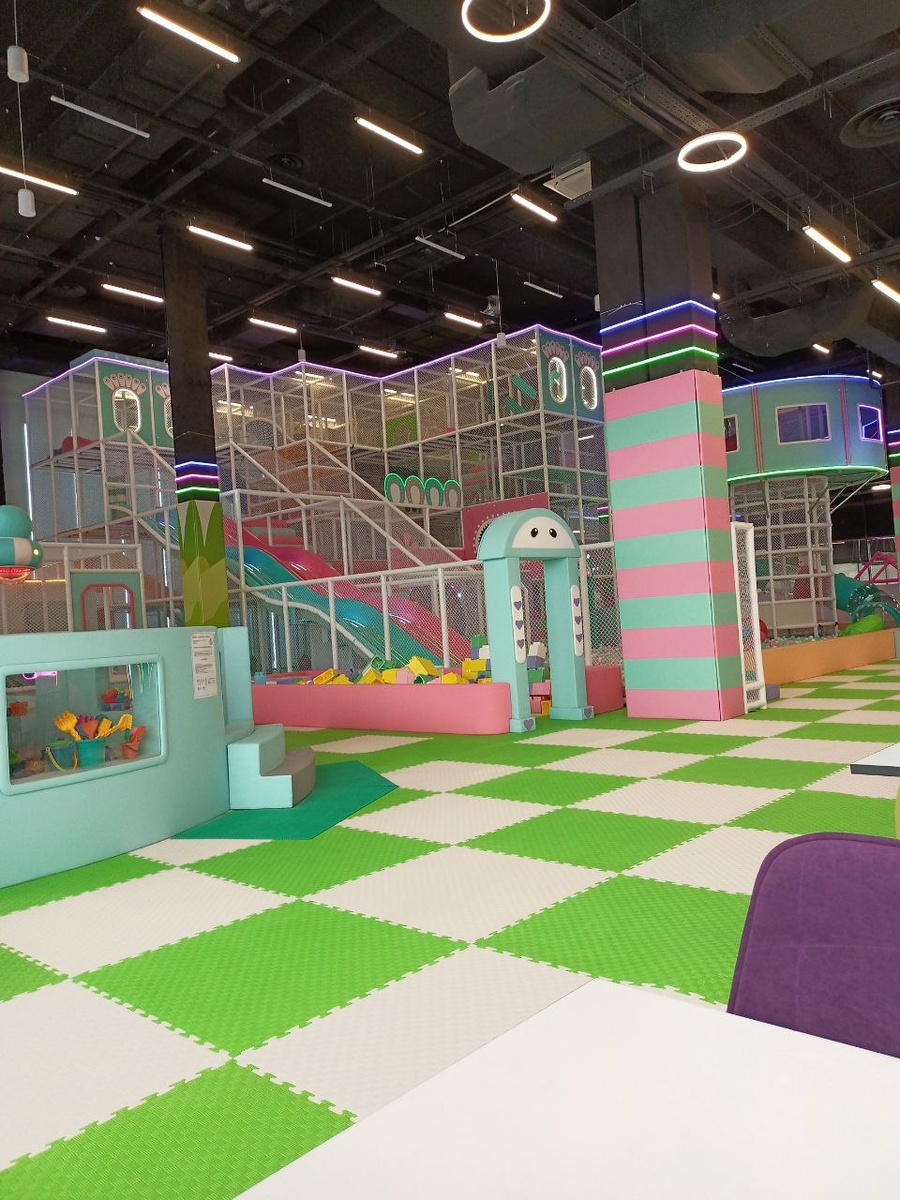 На фотографии абсолютно точно есть Вова