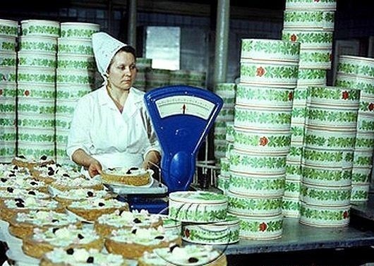 2. Торт "Киевский" - культовый элемент.