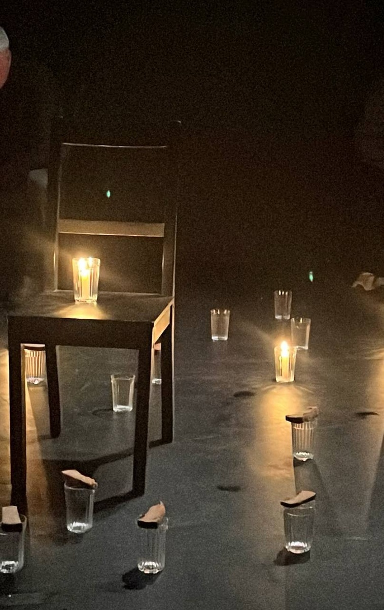 Сцена из спектакля «Тупейный художник». Пространство «Внутри».  Фото автора. 