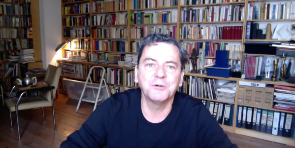 Кристиан Петцольд в своем доме | источник фото IndieWire