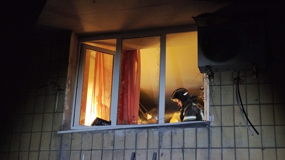 Повреждены автомобили, дома и пострадал человек. В Краснодаре ликвидируют последствия воздушного беспилотного налета