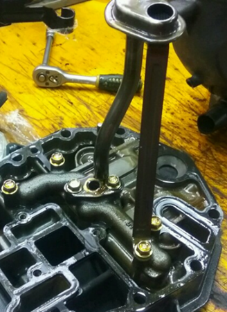 Поломка трубки всасывающего приёмника масляного насоса на моторе YAMAHA F70AET