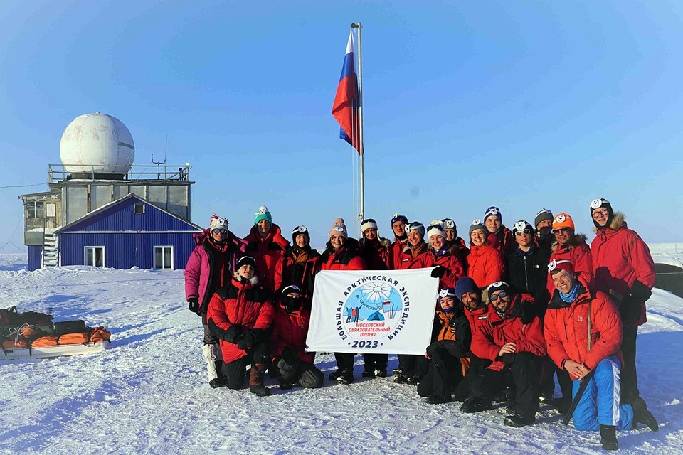    Молодежный образовательный проект «Большая Арктическая экспедиция» под руководством Матвея Шпаро проходят с 2008 года, последние пять лет экспедиции идут на мыс Челюскин Евгений САЗОНОВ