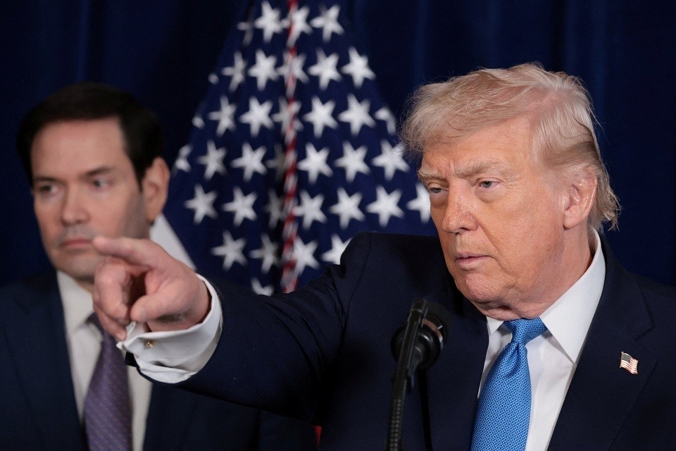    Трамп ввёл дополнительную пошлину на импорт в 10% после решения Верховного суда REUTERS