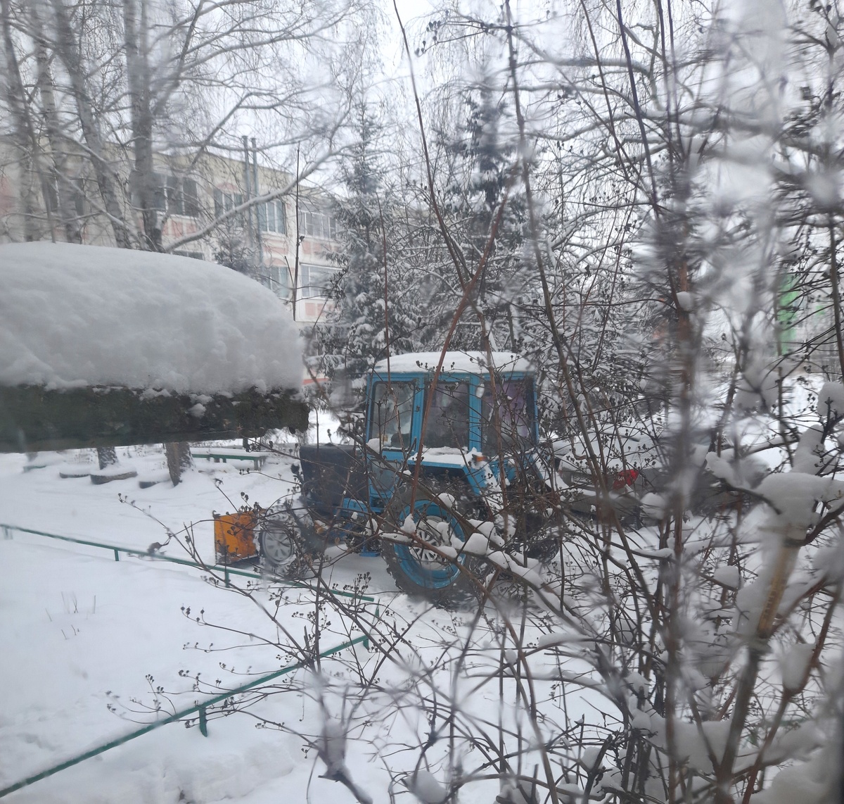 Нас не бросают 