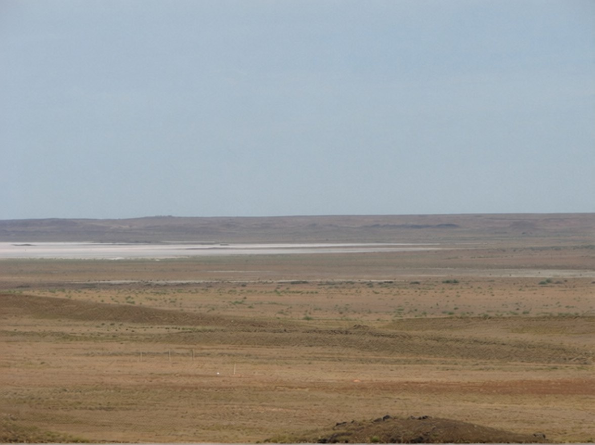 Фото из интернета. То самое соляное озеро с той самой нашей горы