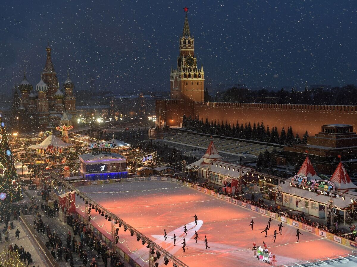    ГУМ-каток на Красной площади в Москве | © РИА Новости / Сергей Гунеев