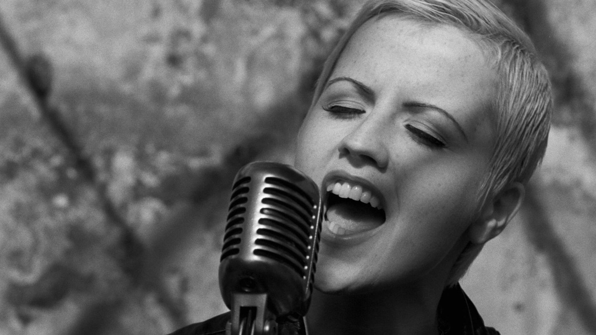 Фото - https://is1-ssl.mzstatic.com/image/thumb/Video126/v4/ab/15/33/ab153364-7ea0-7df1-94ce-77b6971463e3/dj.fnfqyadn.jpg/1200x630mv.jpg