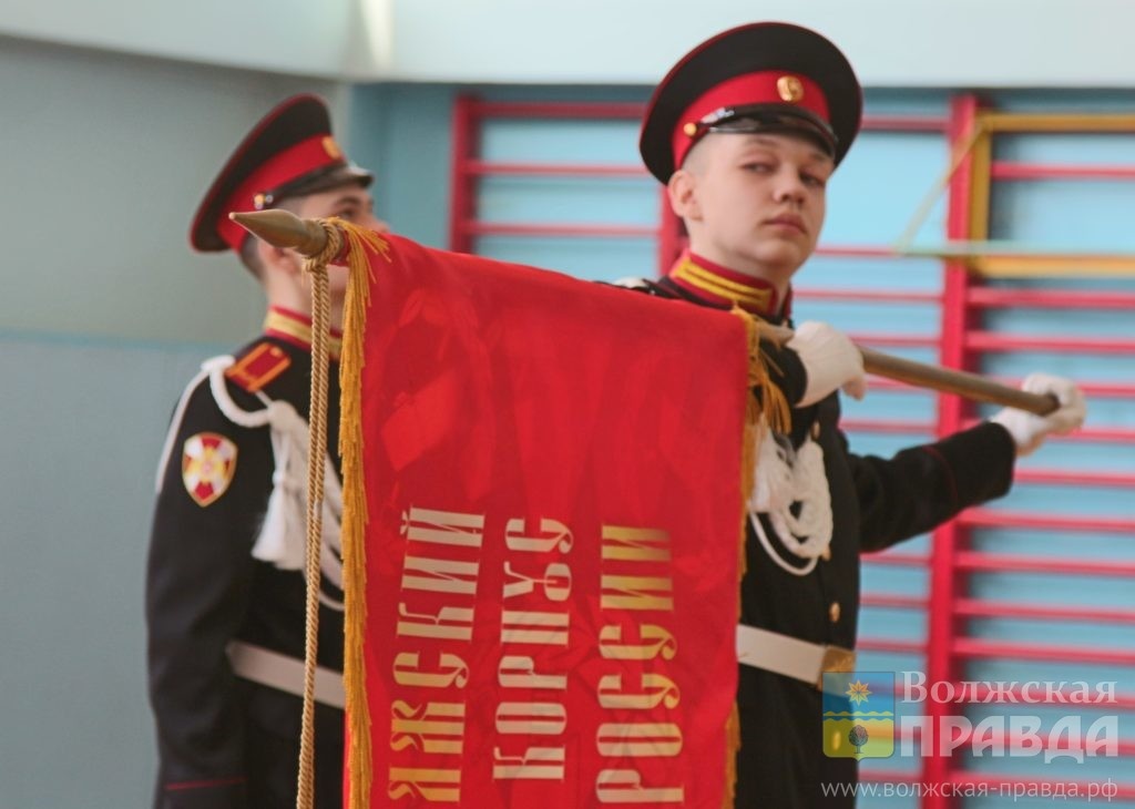    «Витязь», «Варяг» и «9-я рота»: в Волжском прошёл смотр-конкурс знамённых групп
