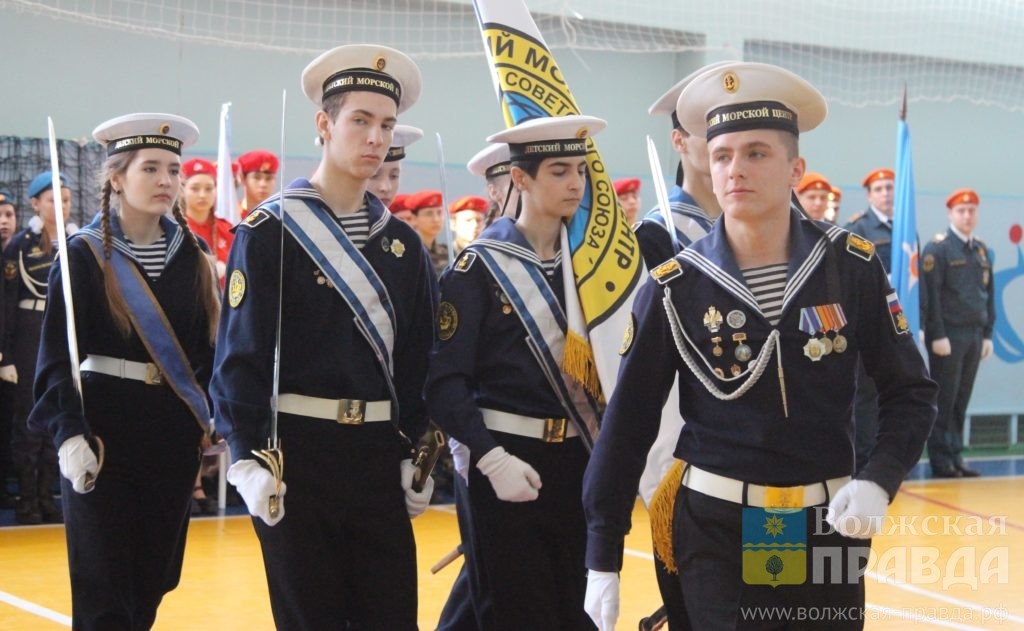     «Витязь», «Варяг» и «9-я рота»: в Волжском прошёл смотр-конкурс знамённых групп
