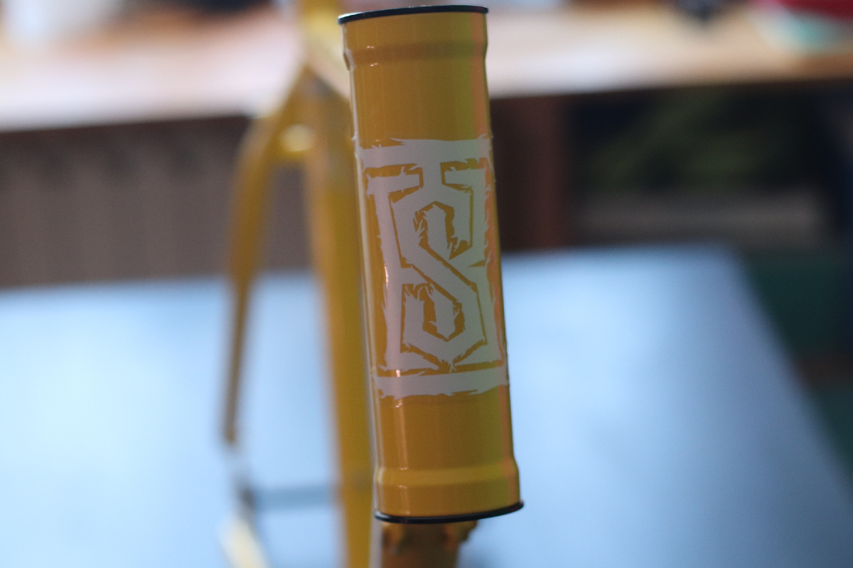 Лого на рулевом стакане