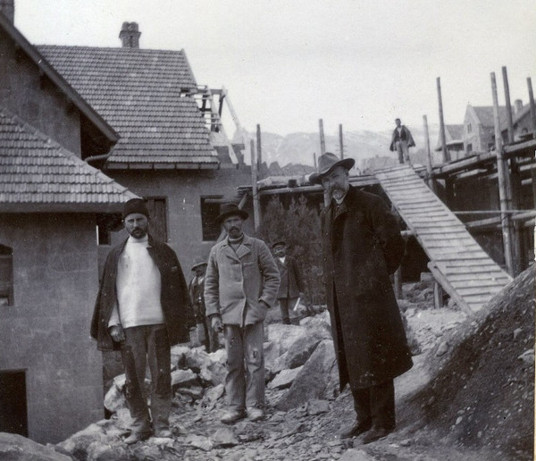 Архитектор Н. П. Краснов при строительстве дворца Харакс