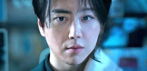 Не-а, никакой мистики, сущности не срослись полицейского и "вора". Просто так проникся детектив видно преступными и прочими мыслями героини, что зрителю показали вот как оно бывает то..как буквально частями отдаются делу слуги закона. Ну ладно, это я так поняла сей кадр)) Может, умные люди чего другое поведают... 