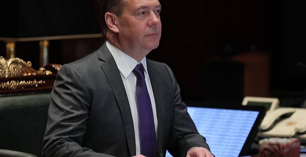 «Утро вечера мудренее»: Медведев решил переночевать в Екатеринбурге