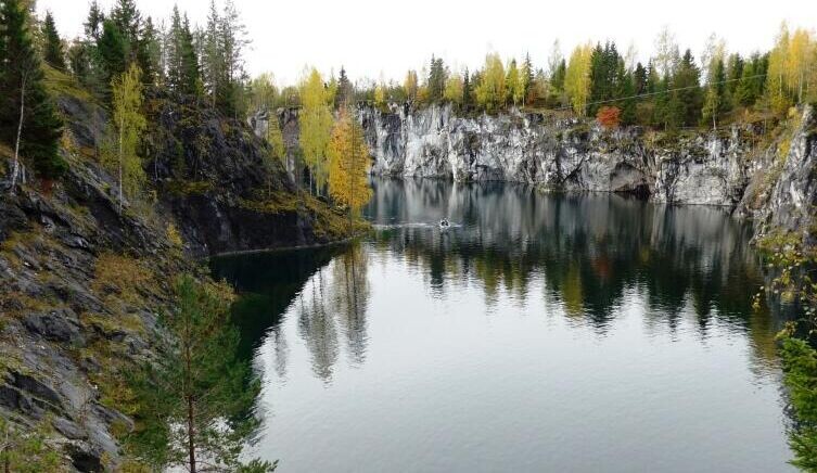    Что посмотреть в Карелии? Экскурсия в Горный парк Рускеала, день первый Мраморный карьер и озеро. Фото: Гертруда Рыбакова, личный архив