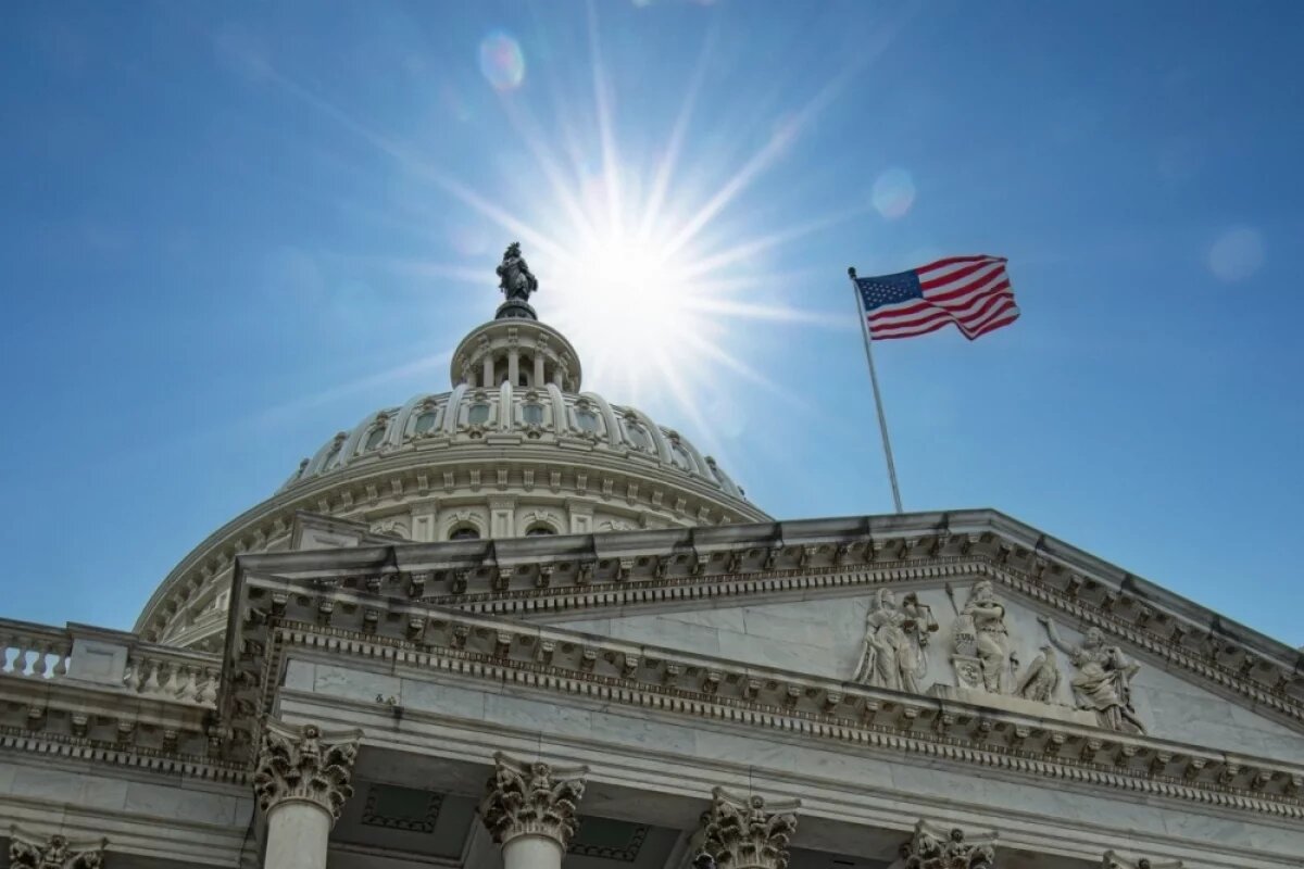    Трамп дал команду Пентагону рассекретить правительственные документы, связанные с НЛО.