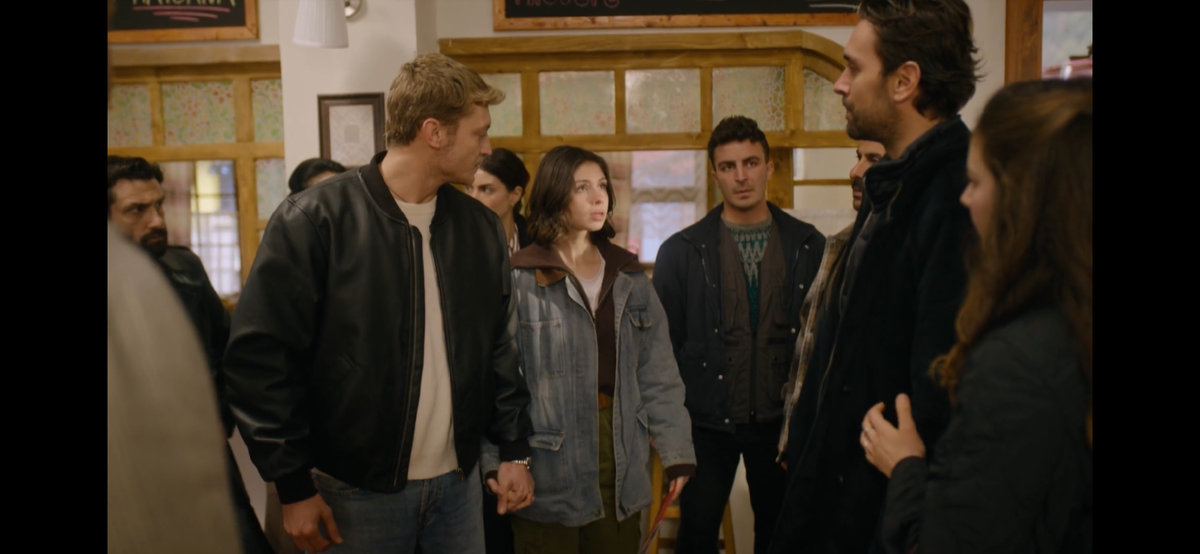 Стоп кадр из сериала «Это море переполнится»