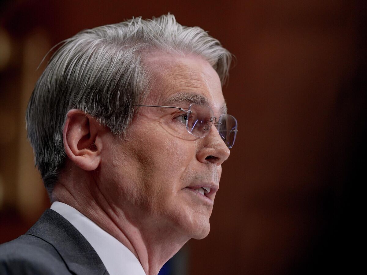    Глава министерства финансов США Скотт Бессент дает показания перед комитетом сената по экономике | © AP Photo / Mariam Zuhaib