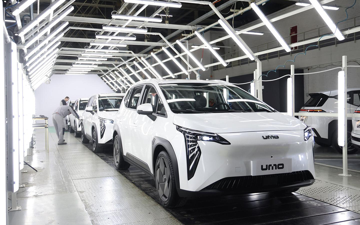 Автомобиль UMO 5 на конвейере. Источник: https://www.autonews.ru/news/699844419a79474138764c29