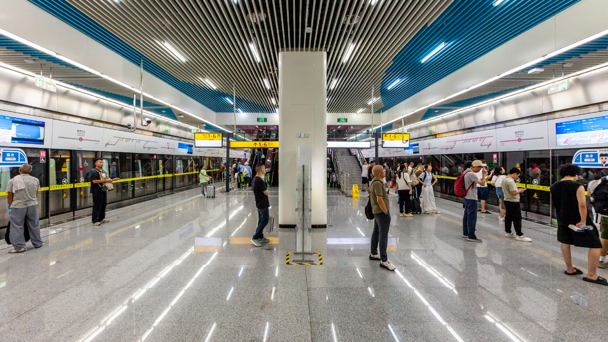 Платформа станции метро Чунцин Восточный линии 6