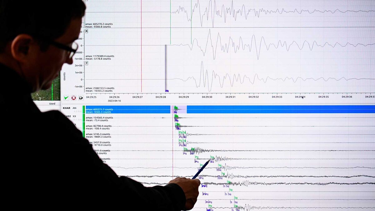    Сейсмограф. Единая геофизическая служба РАН. Землетрясение РИА