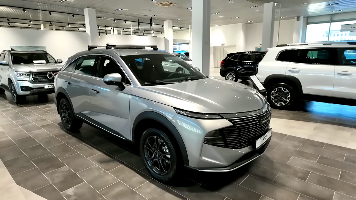 Новый Haval M6, движок и салон 