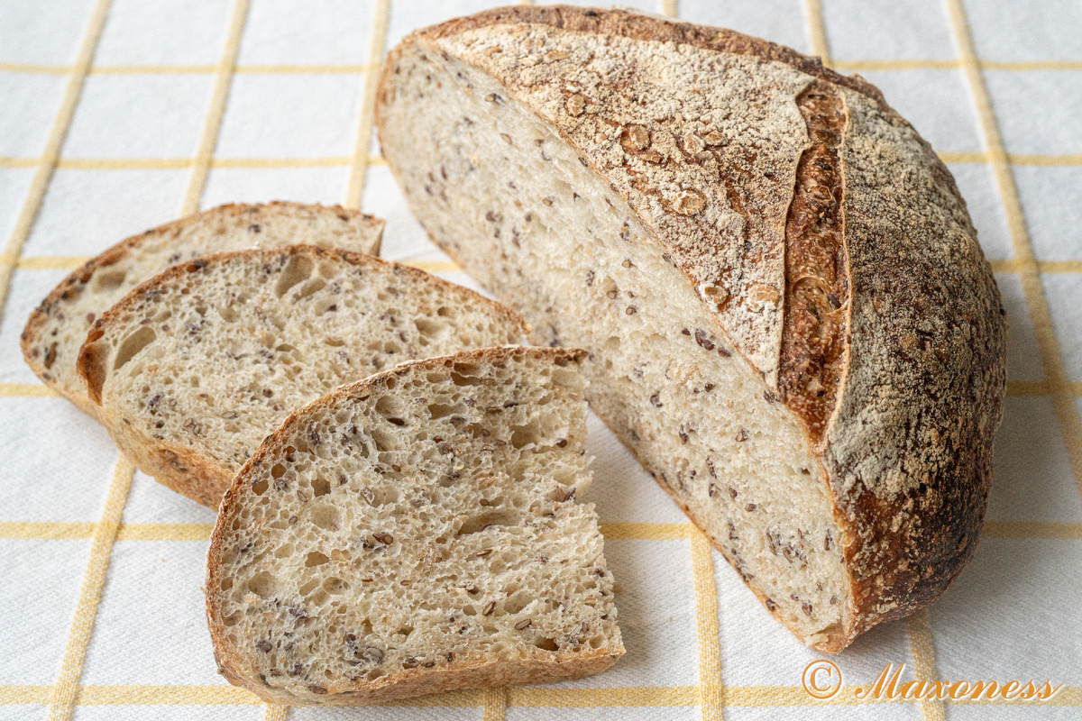 Пшеничный деревенский хлеб на закваске со льном