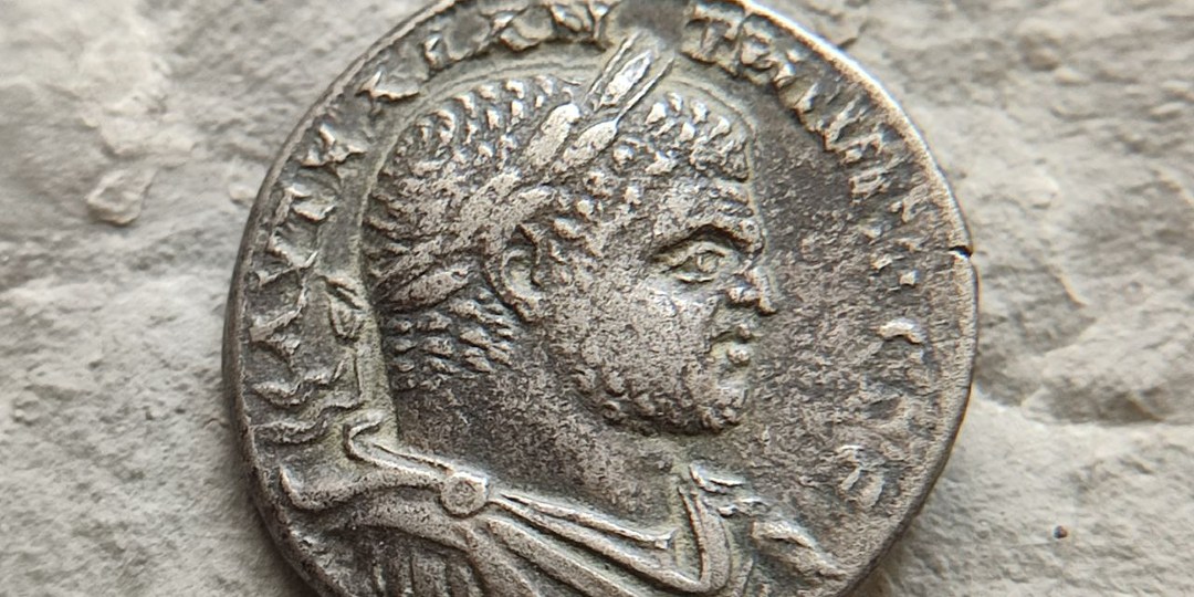 Античная тетрадрахма Каракаллы из Тира - монета с маскулинным профилем и секретом пурпура