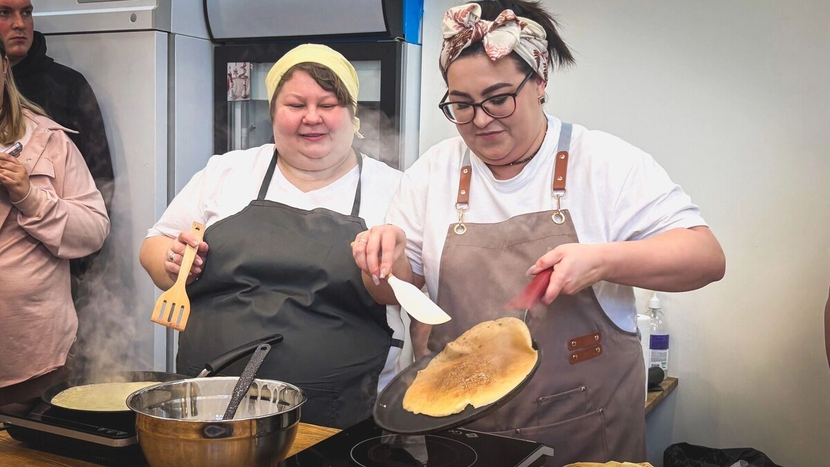    хабаровчанки пекут блины   1MI