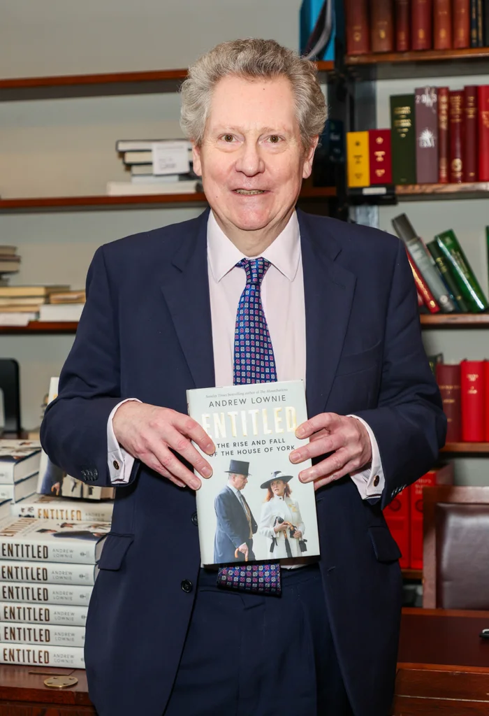 Биограф Эндрю Лоуни