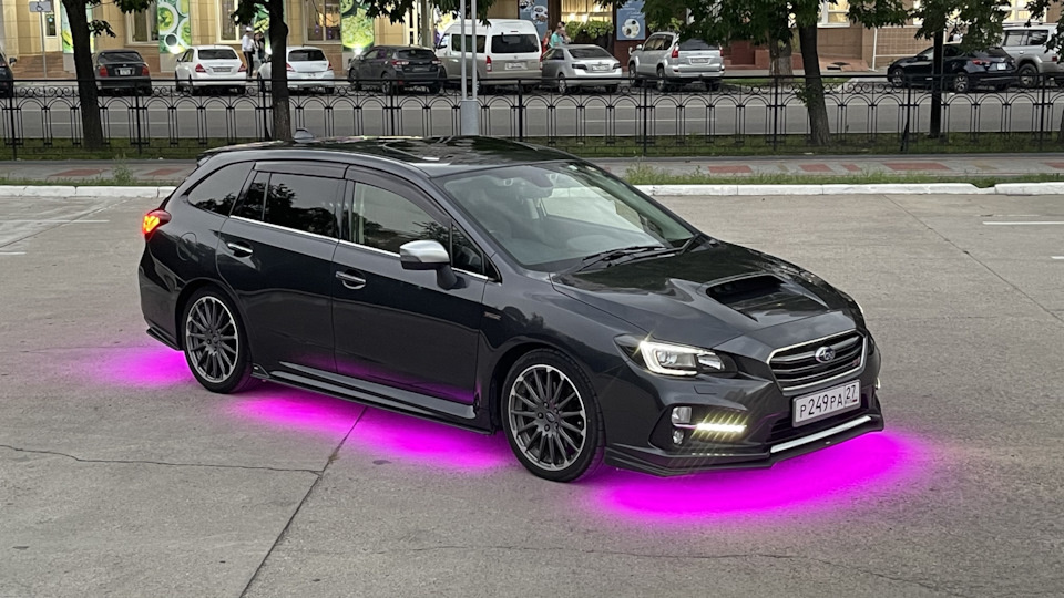 Вот, смотрите, красиво, правда? Выбор цвета, конечно, интересный. На черно-красной машине интересно смотрится лавандовый! Зато как ярко, ровно, четко!