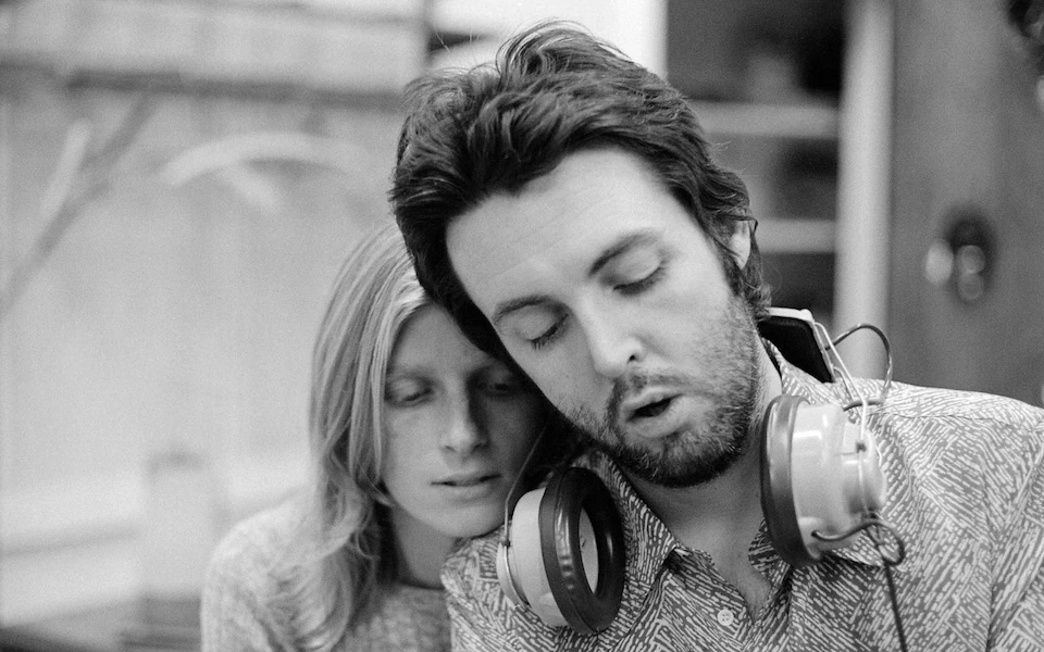 Маккартни со своей покойной женой Линдой в 1970 году. Фото: Пол Маккартни/MPL Archive LLP