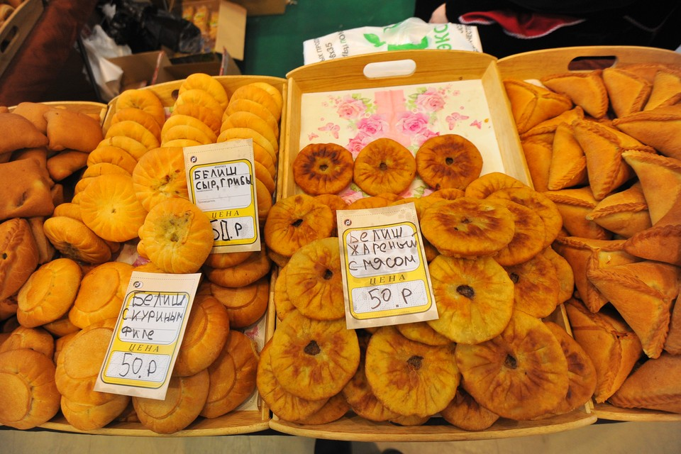 Мужчина купил два беляша за 2070 рублей.
Фото: Евгения ГУСЕВА
