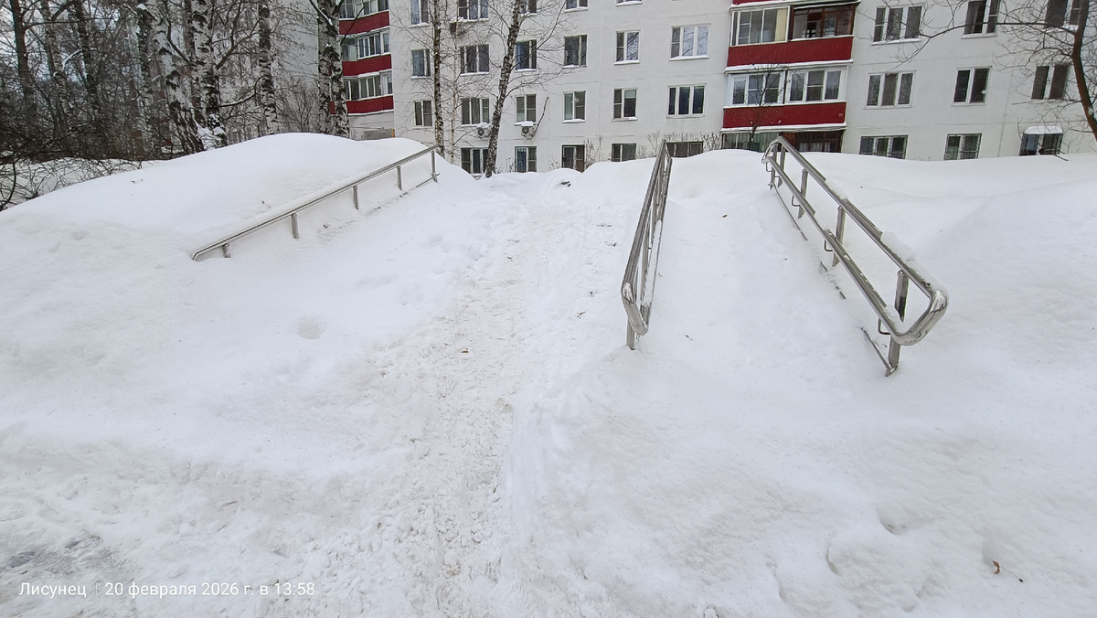 Даже ступенек не видно.