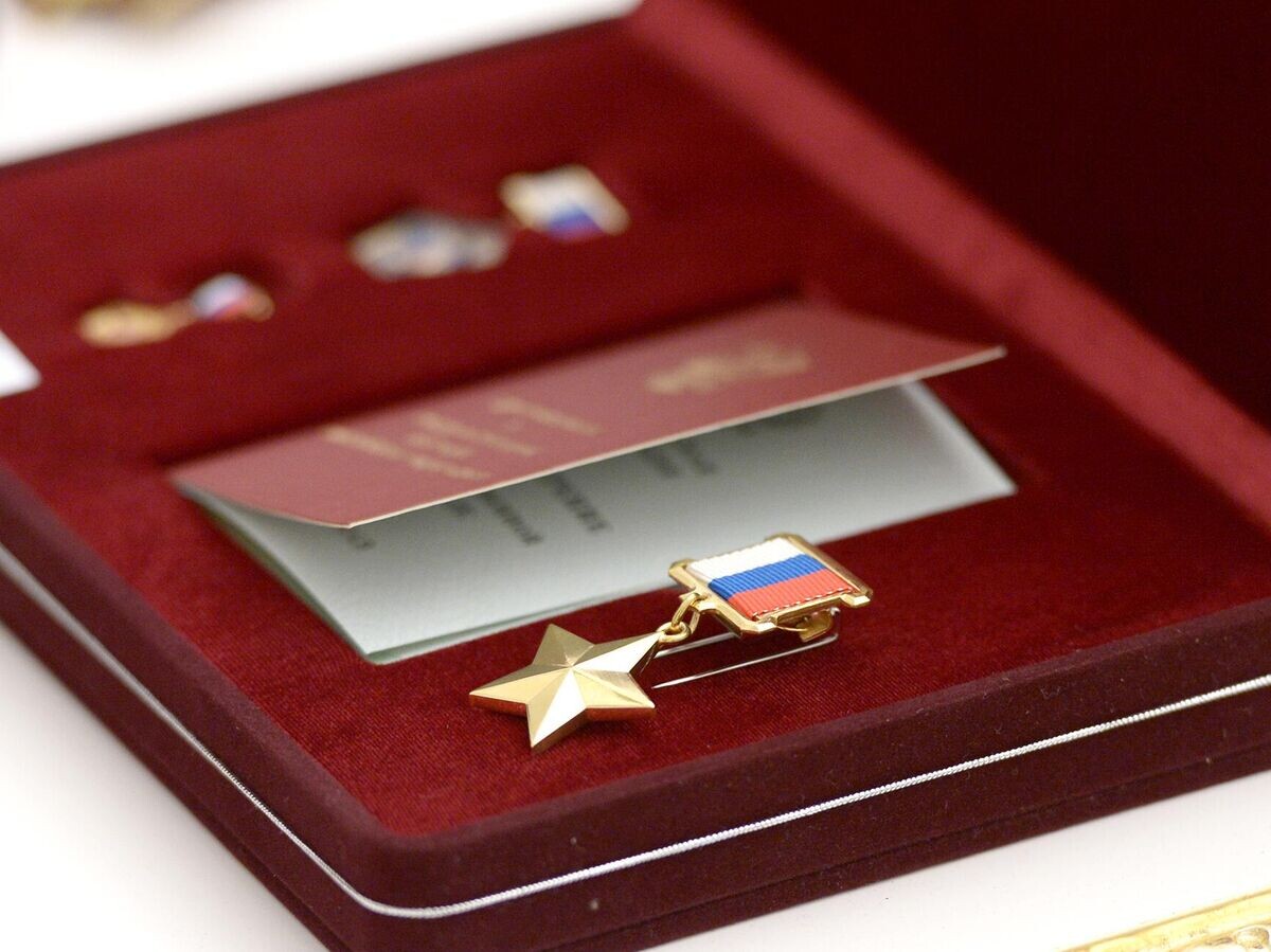     Золотая медаль "Герой России" | © РИА Новости / Алексей Никольский