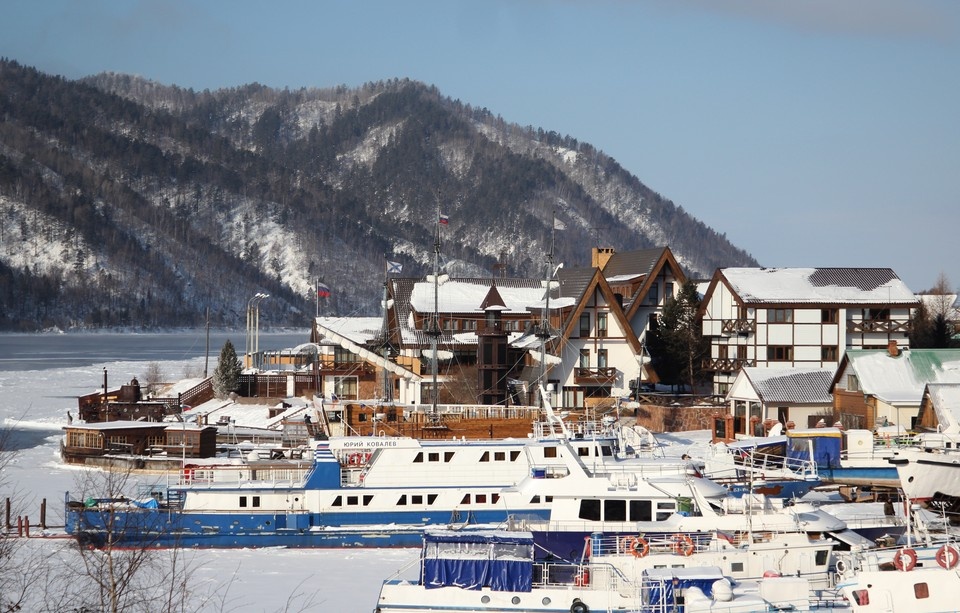    Следователи установили личности утонувших в машине на Байкале Юлия ПЫХАЛОВА