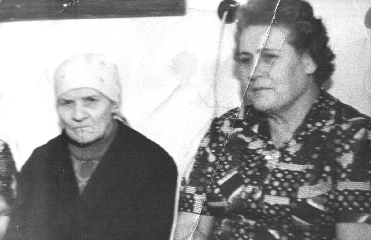 Слева моя бабушка Настя