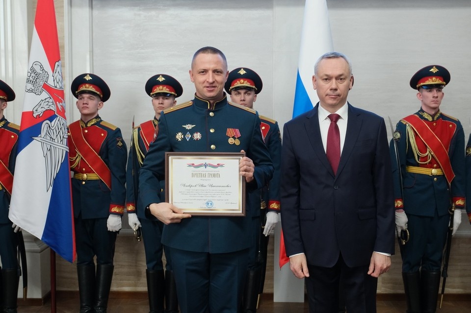    Глава региона вручил орден Мужества, медали Покрышкина, Почетные грамоты, Благодарности и Благодарственные письма. Фото: правительство НСО