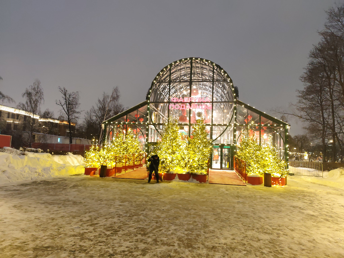 Павильон "Фабрика подарков" на Болотной площади