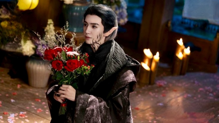 Чудесный Чэнь Чжэюань в роли короля-волка Куй Муланга. Где она там страшного нашла, ну милашка же с эльфийскими ушками. )))