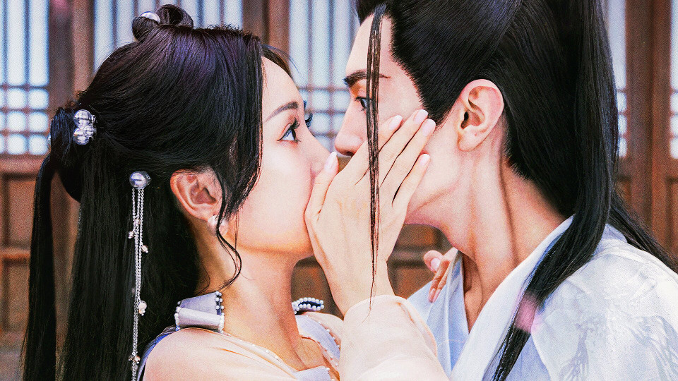 Чжань Тяньай и Чэнь Чжэюань в ролях принцессы Ци Па и короля Куй Муланга. Тут дневная версия короля, поэтому принцесса с удовольствием с ним общается.