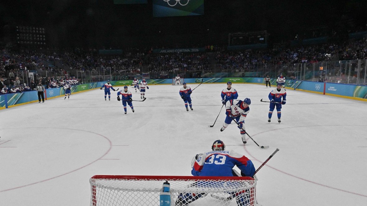 Финальный выход один на один Брэди Ткачука.  он забрасывает шайбу №6, в чужие ворота.  фото: яндекс.