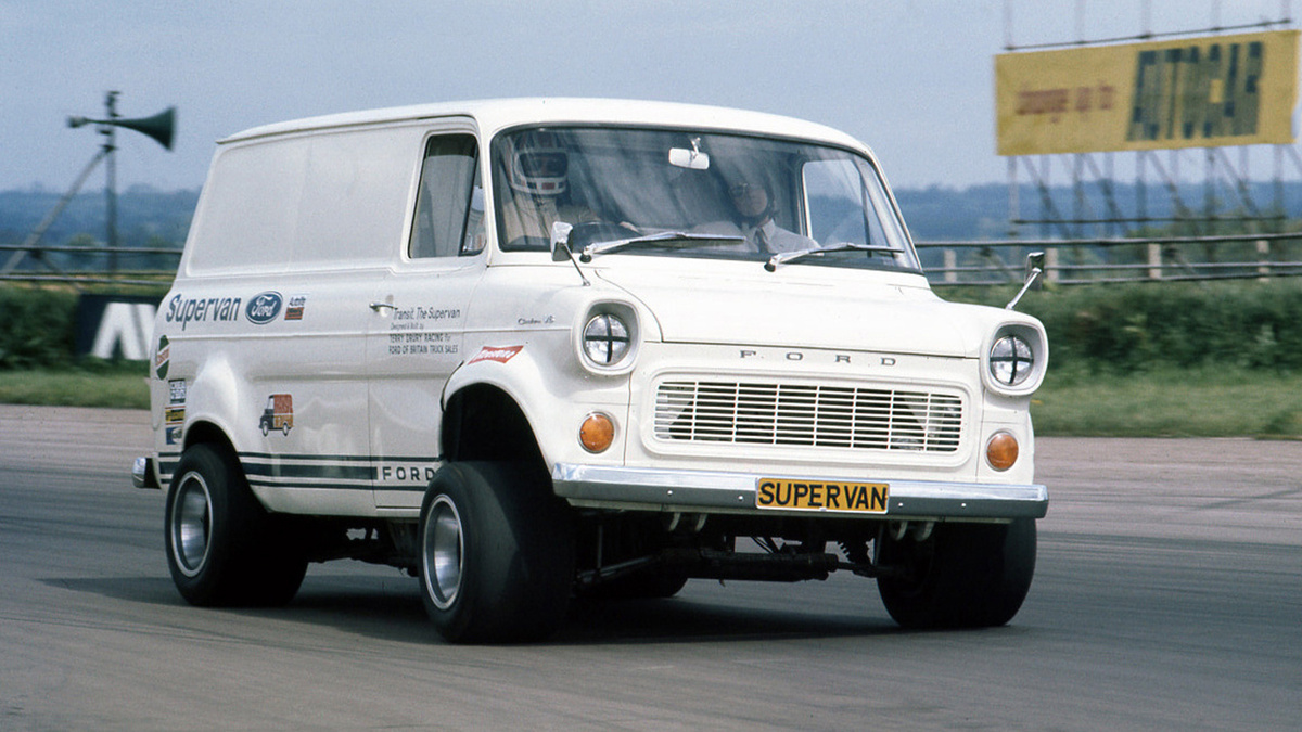 Внешне Супервэн можно было опознать по широченным 15-дюймовым колесам обутым в гоночные слики Goodyear Blue Streak