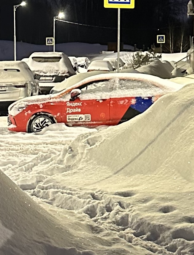Так вот во дворе замело утром, полные ботинки снега