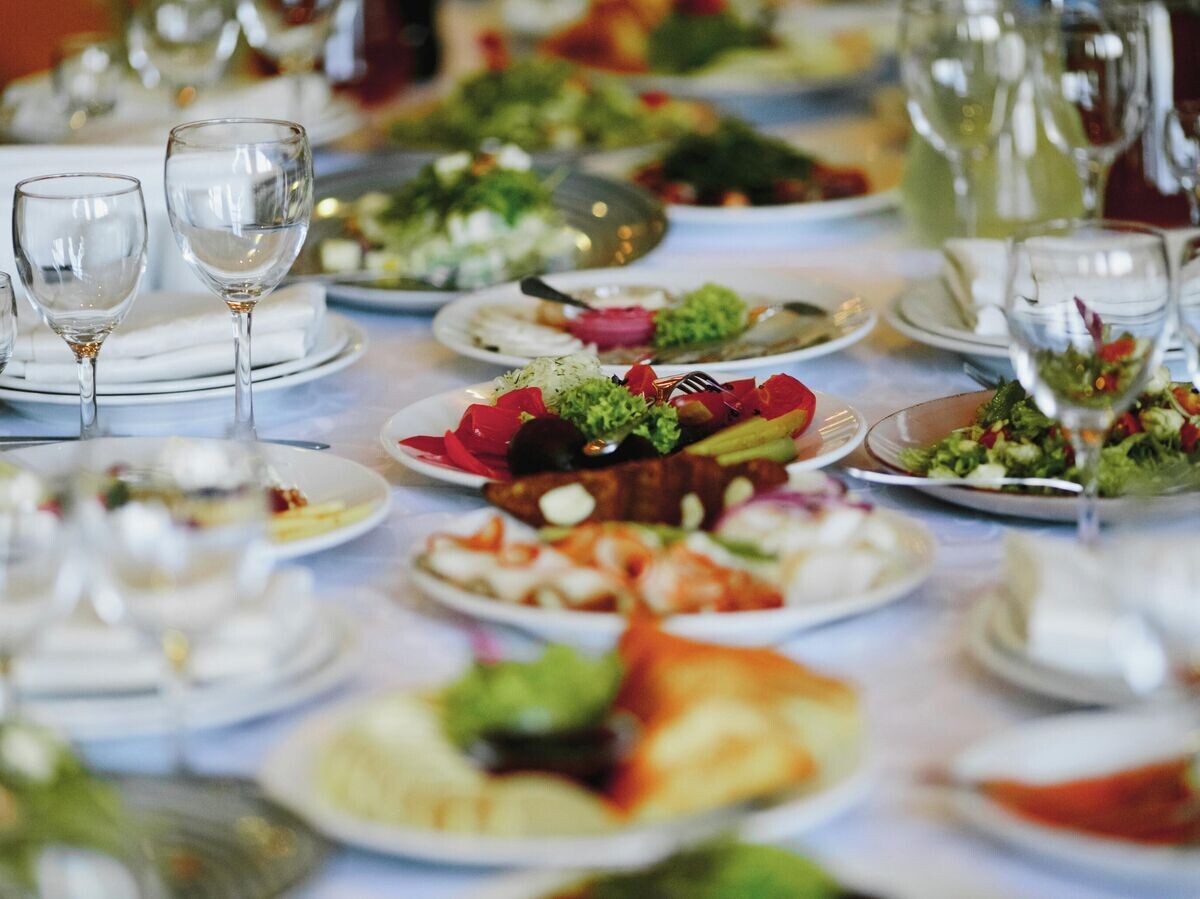    Праздничный стол | © Фото : Freepik / freepic.diller