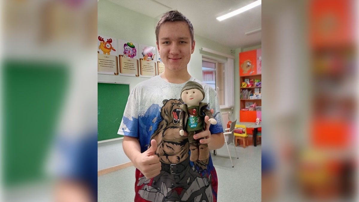    Маленькие пациенты ОКБ Ханты-Мансийска шьют талисманы для югорских бойцов