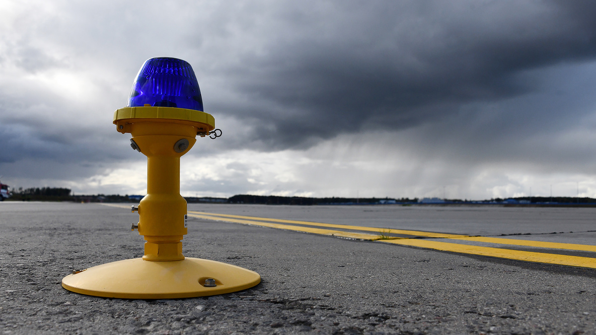    Аэропорт взлетно-посадочная полоса ГЛП