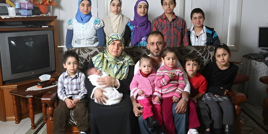 Прямиком на вокзал: Джамшута и его семью обязали покинуть нашу страну и заплатить штраф