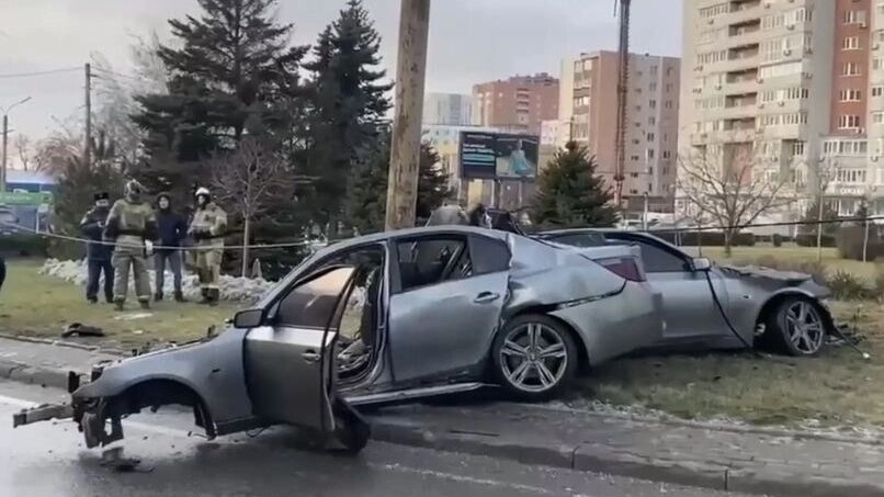    BMW разорвало вдоль от удара в опору ЛЭП в Ростове, погибли трое   Госавтоинспекция Ростовской области