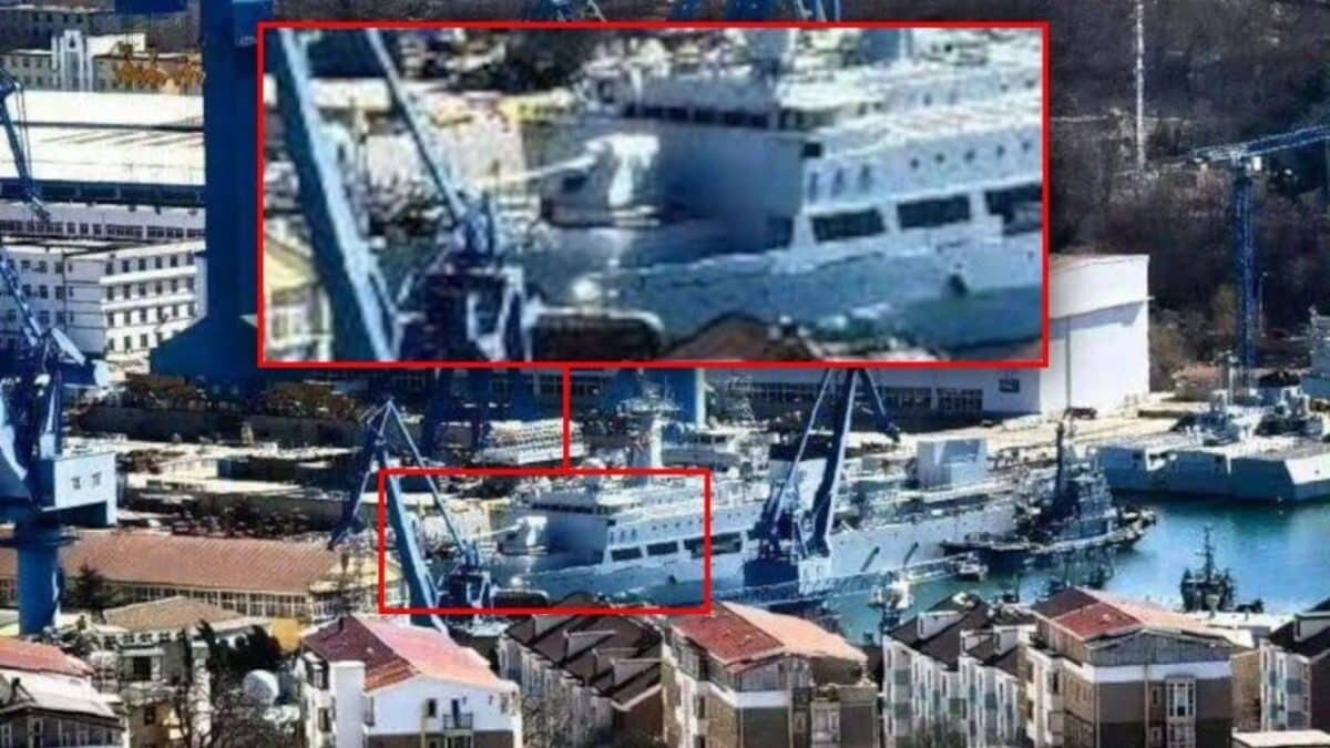    В Китае на испытательном корабле заметили крупнейшую современную артиллерийскую установку / © Weibo